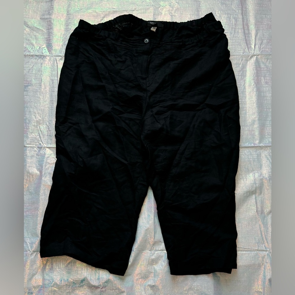 Lane Bryant Linen Capri Pants. Black. Size 28.  Elastic Waist